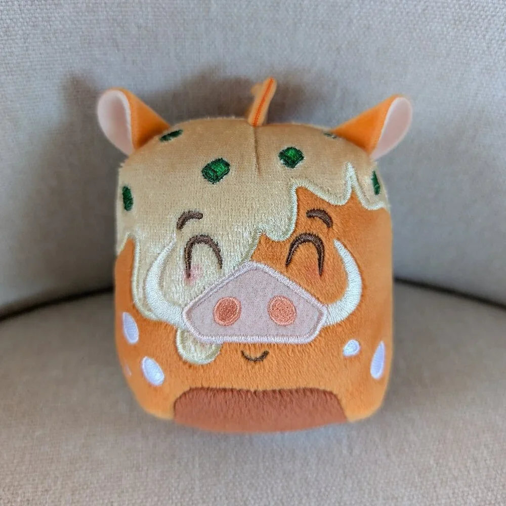 Mini Disney Munchlings 2023 Festive Fare Lion‎ King Pumbaa Salted Pretzel Bun